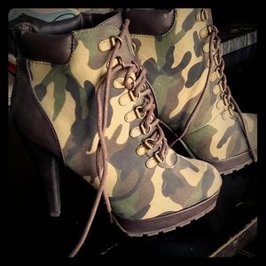 High heel camo boots